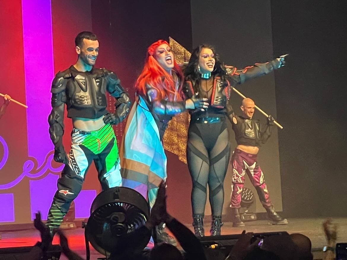 Arielrecrock's tweet photo. Esto fue un Regalo que os quisimos hacer para agradeceros el apoyo que tanto a mi como a mi sis @iamthekillerq  nos habéis dado SIEMPRE! No solo en dragrace. 
Sois nuestro motor y los que nos motiváis a seguir haciendo esto GRACIAS a @LocamenteF por dejarnos dar esta sorpresa! https://t.co/pbMqQHmvvz