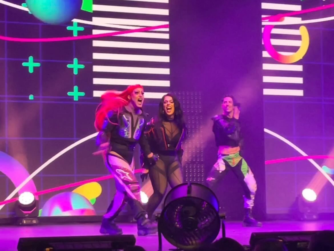 Arielrecrock's tweet photo. Esto fue un Regalo que os quisimos hacer para agradeceros el apoyo que tanto a mi como a mi sis @iamthekillerq  nos habéis dado SIEMPRE! No solo en dragrace. 
Sois nuestro motor y los que nos motiváis a seguir haciendo esto GRACIAS a @LocamenteF por dejarnos dar esta sorpresa! https://t.co/pbMqQHmvvz