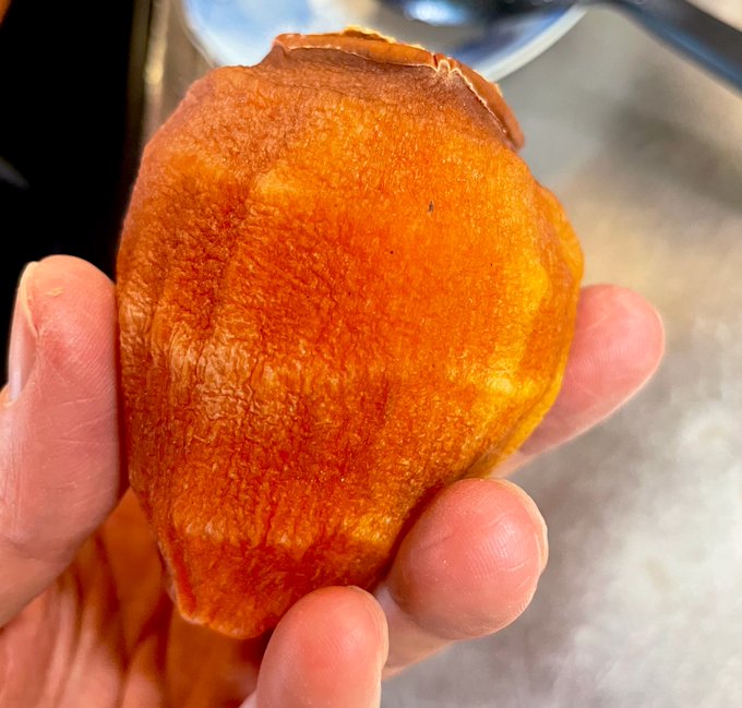 先日の干し柿が良い感じになったのでコンポートを作りました 干し柿のコンポート・ヨーグルト添え https://t.co/ofmrXvnRGD 