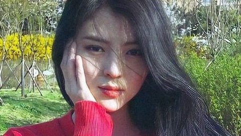 lqsohees's tweet photo. she is insanely gorgeous https://t.co/M5M6D4YpgK