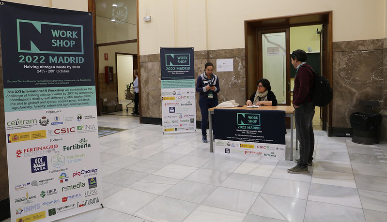 ➡ Reducir a la mitad el desperdicio de #nitrógeno para 2030: un reto socio-político basado en principios científicos. 

➕ etsiaab.upm.es/?id=ce53926555… 

<a href="/NWorkshop2022/">Nitrogen Workshop 2022</a>