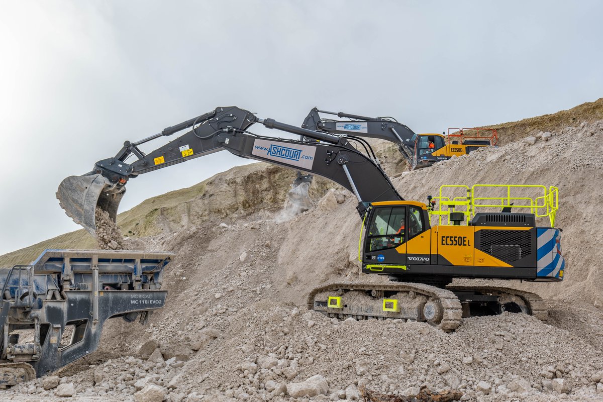 AshcourtGroup's tweet photo. Our second Volvo EC550EL excavator has landed๐ฅ
Working alongside our other 55T excavator at our quarry these machines boast serious moving abilities with the highest engine power in its class, setting new standards in the industry๐๐ผ
#55Texcavator #Volvomachine https://t.co/jwA1ZDx87o