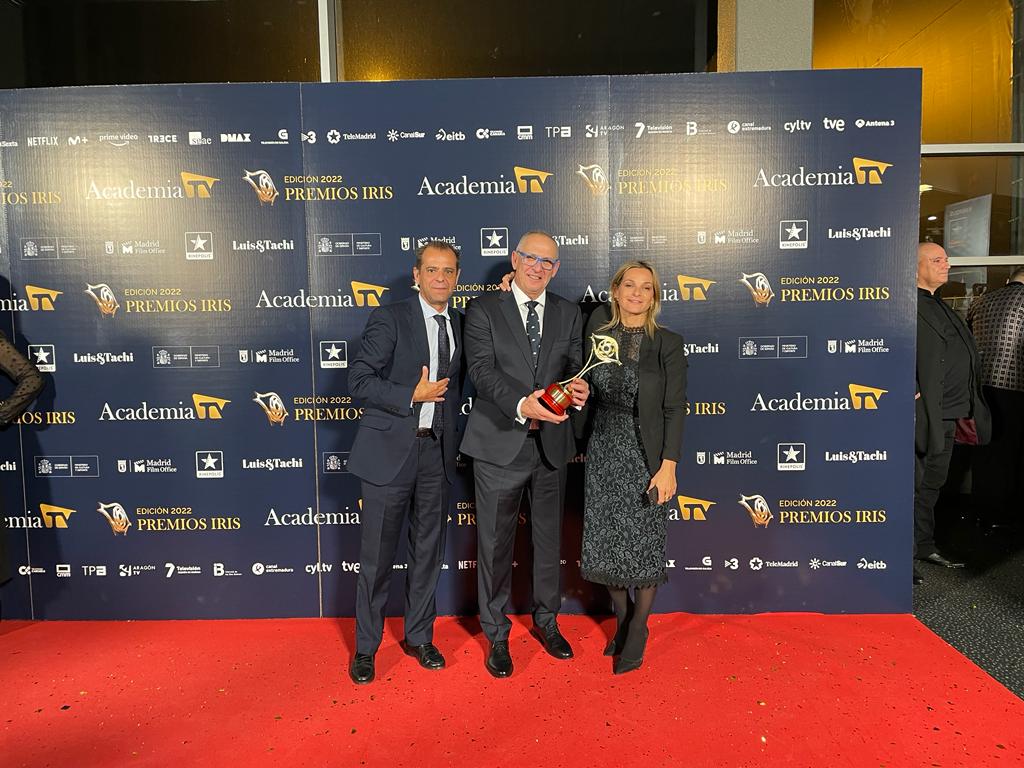 Mencarisa_'s tweet photo. Qué noche más bonita ayer para 
@canalsur en los @PremiosIris de la @academia_tv #JuanYmedio 
@LATARDE_RTVA @desafioarticocs @Lapa_prod
 @maratondog @Juandemellado
 @nacholagos1
 #MásAndalucíaMásCanalSur https://t.co/8QsHCjFoic