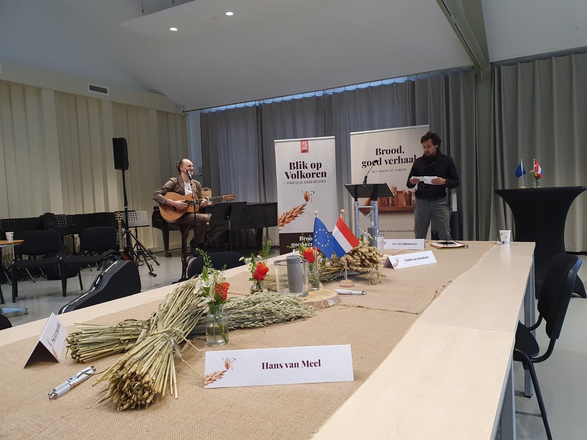 De laatste voorbereidingen voor de #BlikopVolkoren! Vanmiddag kijken we met kopstukken van binnen én buiten de bakkerijsector naar de kansen van méér volkoren. Op naar iedere dag volkoren voor iedereen, is ons motto.