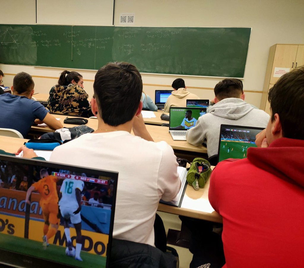 Gençlerimiz çalışıyor 🤣