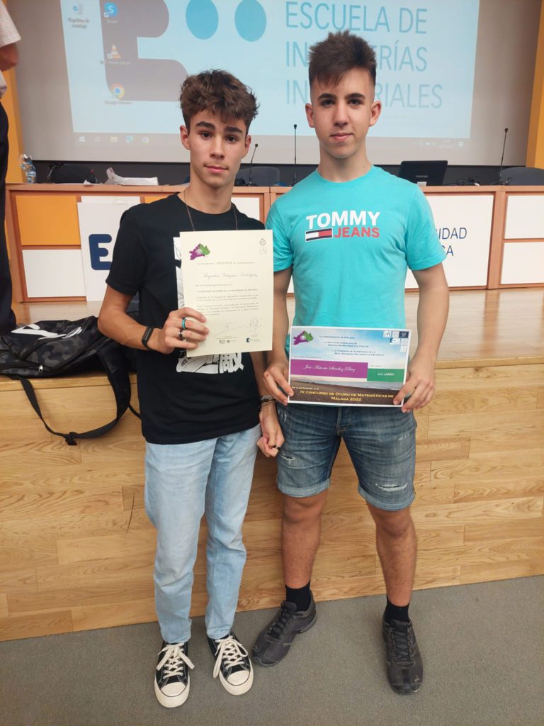 iesjarifa's tweet photo. 🥇Dos alumnos de 4º ESO del IES Jarifa en el IV Concurso de Otoño de Matemáticas.

https://t.co/DwCon4GRVt https://t.co/wvvK9jBa9U