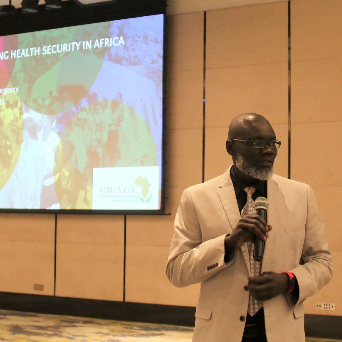WHOEthiopia's tweet photo. #Happeningnow: Orientation of multi-sectoral technical experts from @FMoHealth  @EPHIEthiopia and the various sector on the @WHOAFRO @AfricaCDC  Flagship Initiative to Strengthen National Capacity to Prepare, Prevent, Detect and Respond to Health Emergencies in #Ethiopia. https://t.co/MvMiDOM75B