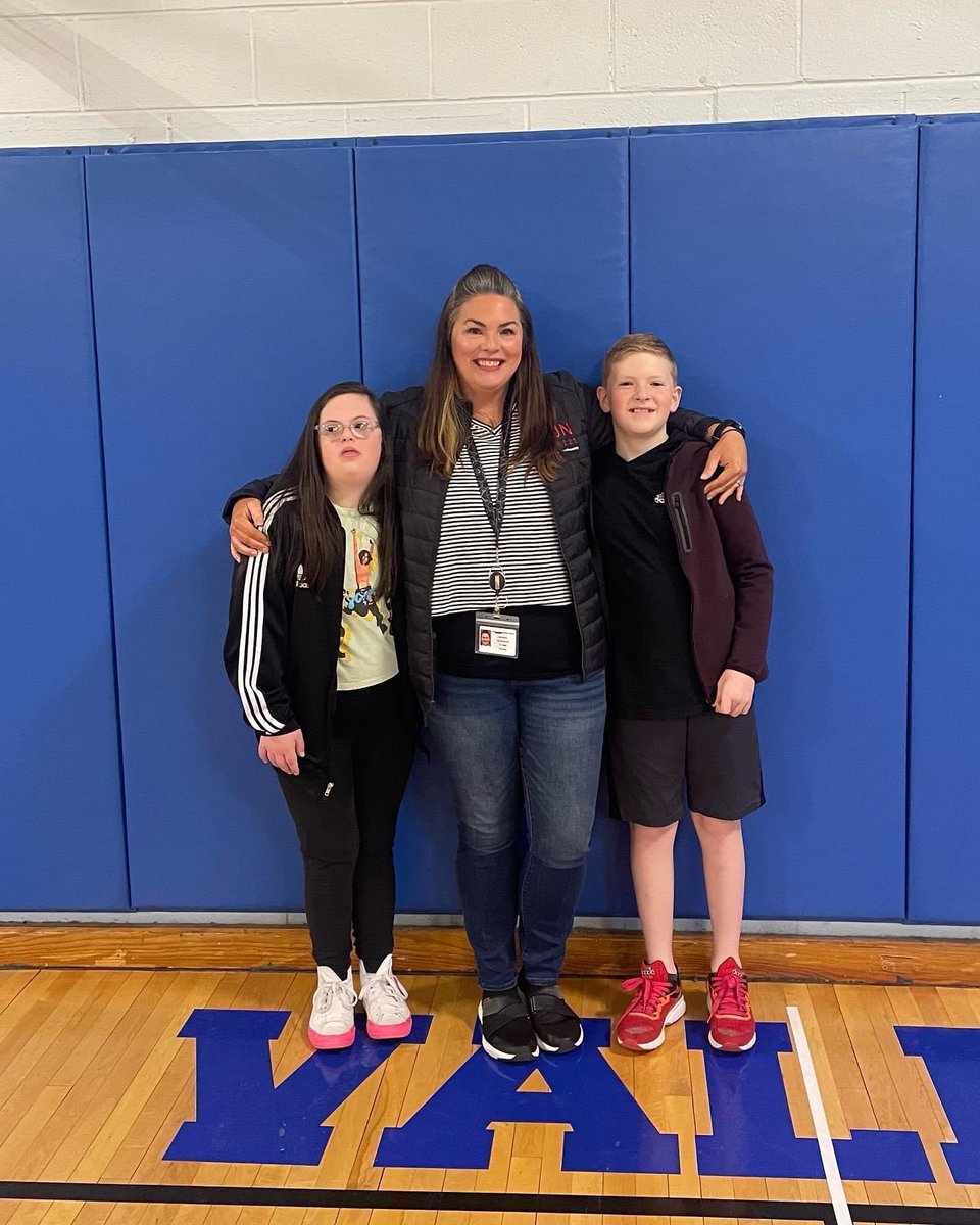 mrsdorinewton's tweet photo. “Reinstated and it feels sooo gooood…”
Celebrating with my best students of all!!
Happy to be back. #hazletproud #bethesolutionnottheproblem https://t.co/2McieSlklG