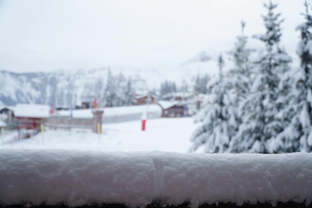 3Vallees_france's tweet image. Waking up to a snowy morning...in @courchevel #Les3Vallees #InfiniteMountainExperiences 📷 @150dow