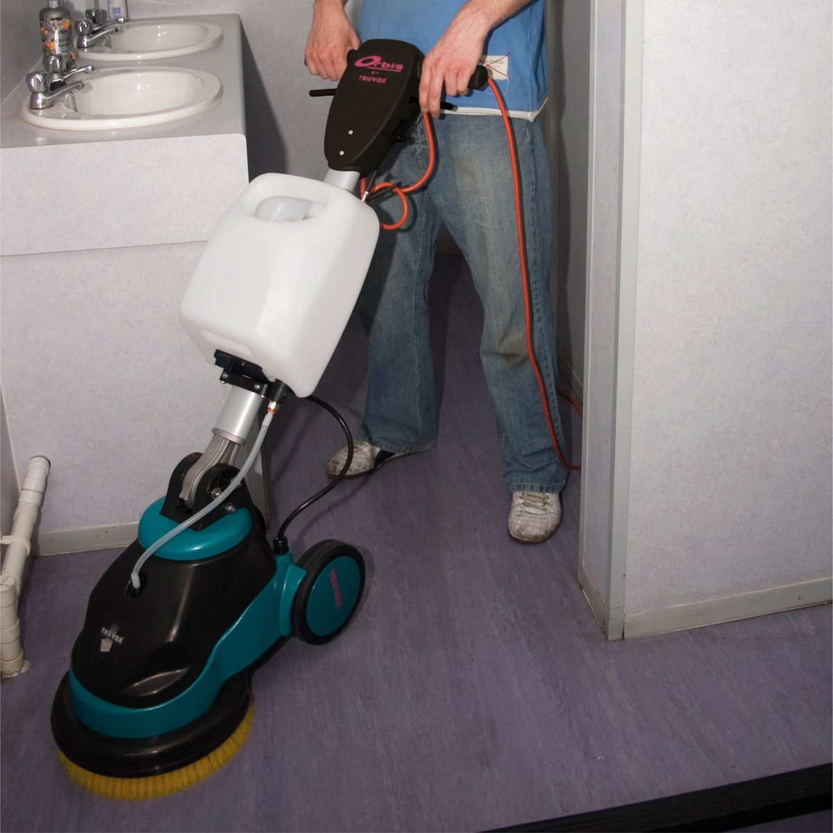 TruvoxInt's tweet photo. Our comprehensive range of single disc rotaries includes machines for stripping, scrubbing, wet and dry polishing and shampooing! Find out more at https://t.co/kT8nIpjUcw #floorcaresolutions #rotaries #commercialcleaning #cleaningmachines https://t.co/pzcqkomrKz