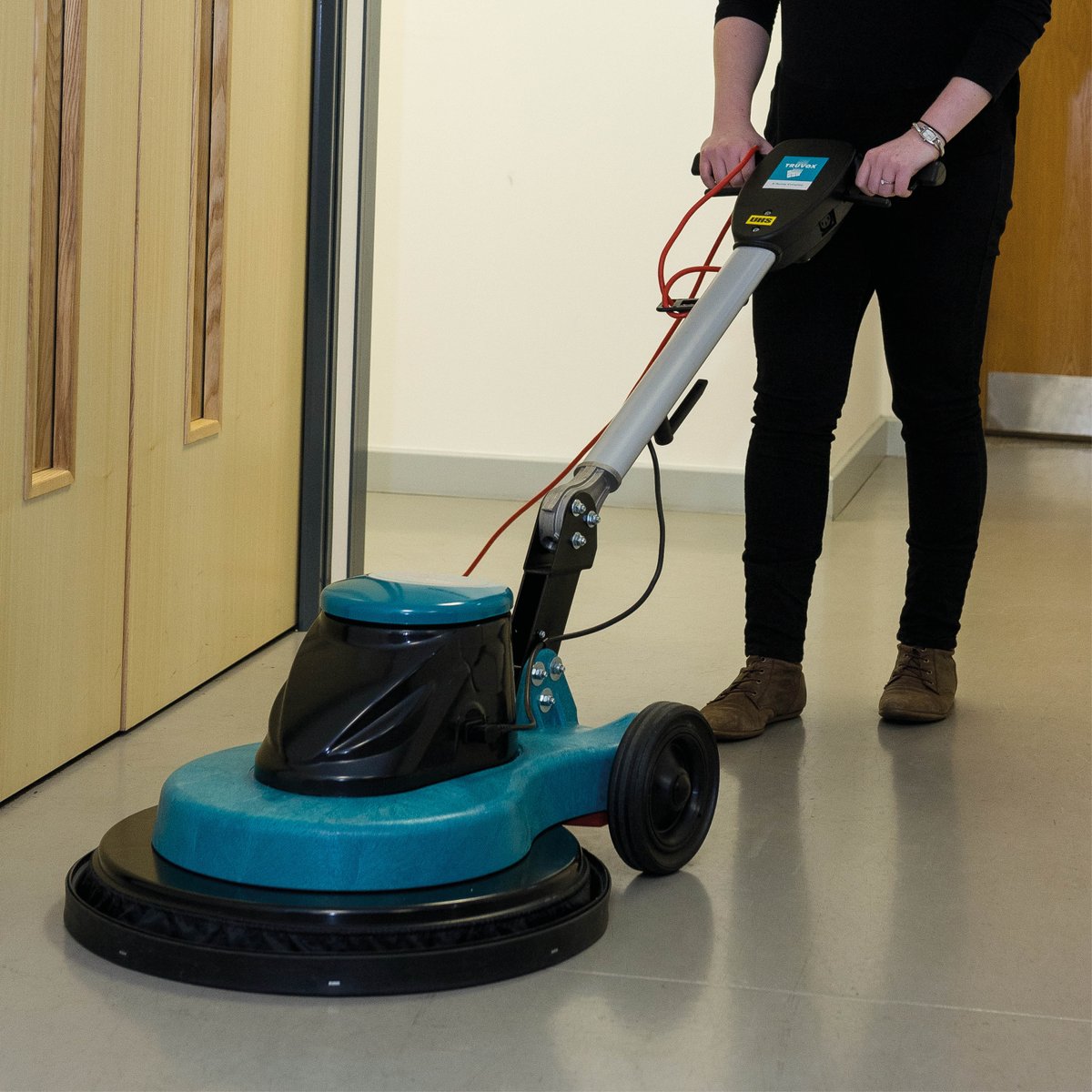 TruvoxInt's tweet photo. Our comprehensive range of single disc rotaries includes machines for stripping, scrubbing, wet and dry polishing and shampooing! Find out more at https://t.co/kT8nIpjUcw #floorcaresolutions #rotaries #commercialcleaning #cleaningmachines https://t.co/pzcqkomrKz