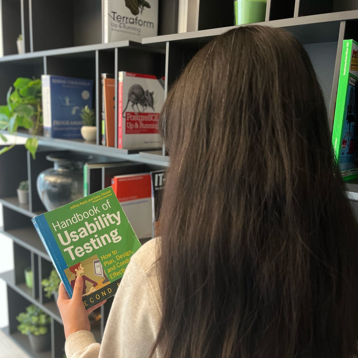 Our People and Culture Team at FileWave offers a corporate library program at our office in Germany! 📚 This program allows FileWavers to expand their professional knowledge through books and other learning materials provided by the company.

#corporatebenefits #selflearning