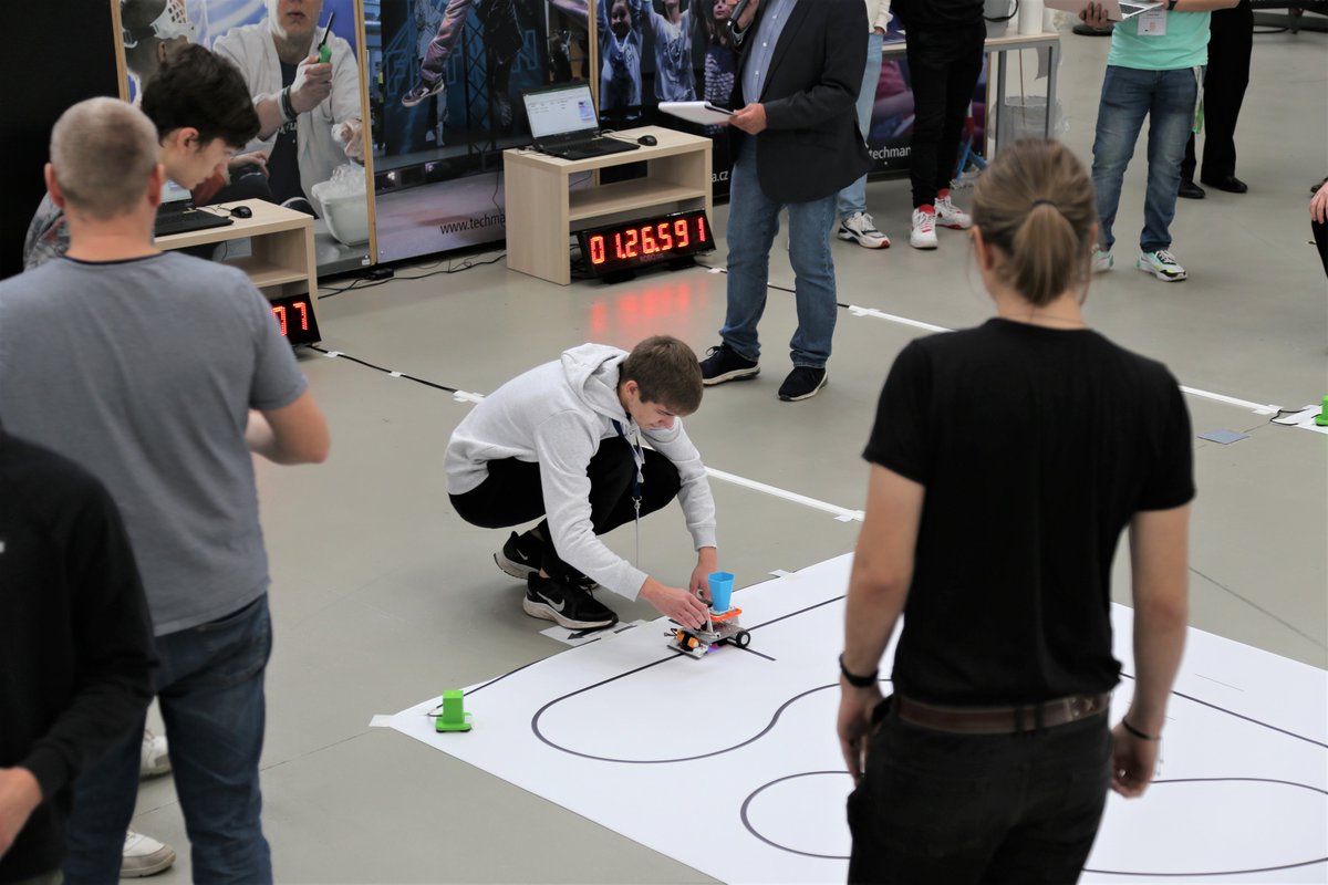 CenterTechmania's tweet photo. Dne 21. 11. 2022 proběhla v prostorách Techmanie celostátní robotická soutěž ROBO 2022. Celkem se zúčastnilo 22 týmů ze středních škol napříč Českou republikou. Děkujeme Plzeňskému kraji, ZČU v Plzni a  SOUE Plzeň za spolupráci a výherním týmům ze srdce gratulujeme. https://t.co/Sbjp5IUZYP