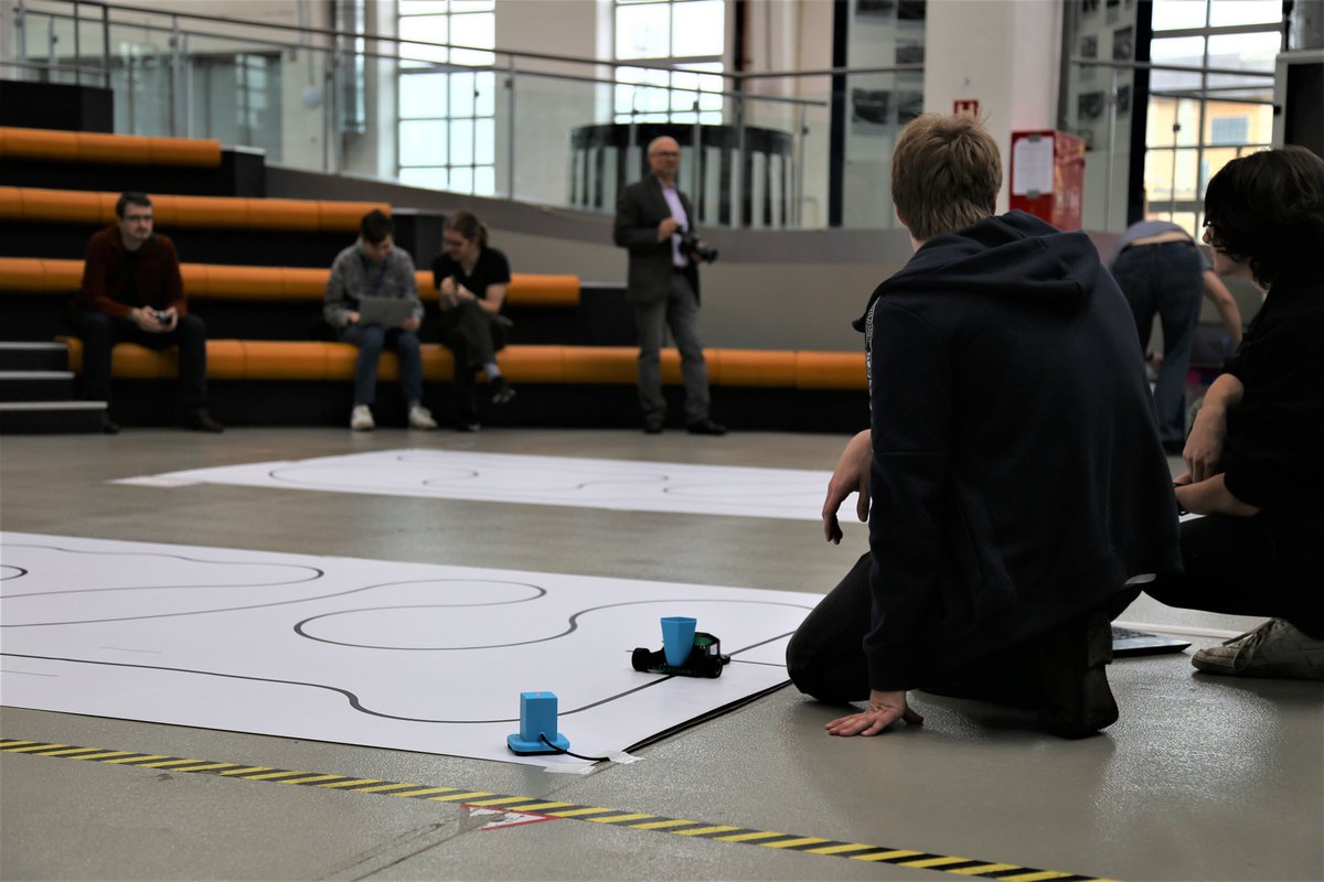 CenterTechmania's tweet photo. Dne 21. 11. 2022 proběhla v prostorách Techmanie celostátní robotická soutěž ROBO 2022. Celkem se zúčastnilo 22 týmů ze středních škol napříč Českou republikou. Děkujeme Plzeňskému kraji, ZČU v Plzni a  SOUE Plzeň za spolupráci a výherním týmům ze srdce gratulujeme. https://t.co/Sbjp5IUZYP