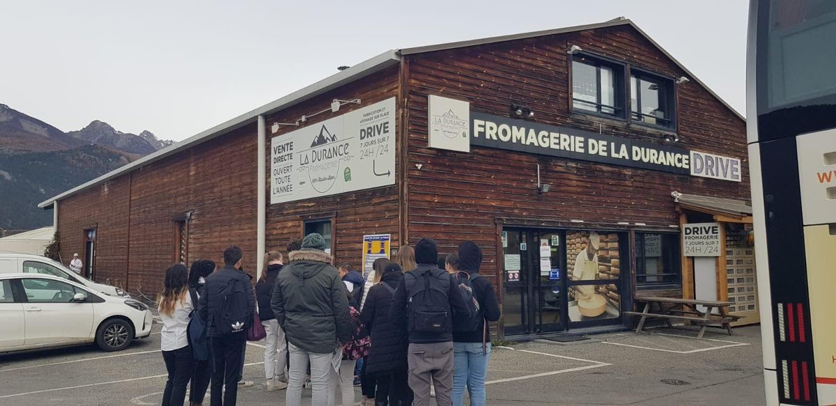 cci_05's tweet photo. Lancement de la semaine de l'industrie
1er jour à la rencontre : Salaison du Champsaur, Chalets Bayrou, Minoterie Céard, Fromagerie La Durance.
Conférence de presse à la maison de l'eau et des énergies @EDFofficiel du barrage de Serre-Ponçon
@upe_05 #btp05 @hautesalpes @Prefet05 https://t.co/CSc0bunb5o