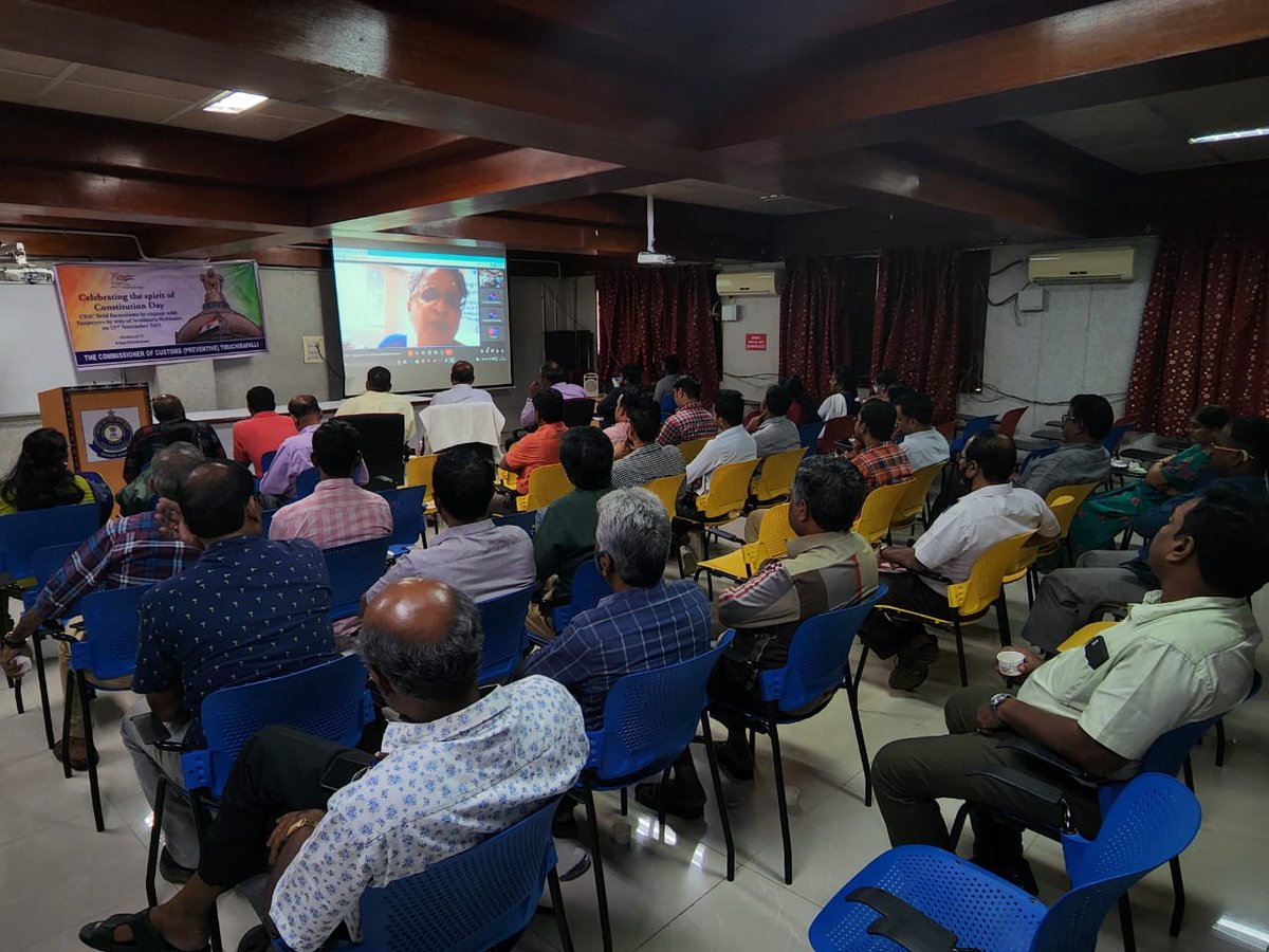cusprevtrichy's tweet photo. As part of #AzadiKaAmritMahotsav celebration, Trichy Customs conducted seminar on principles of Constitution, presented by Dr.V.S.Elizabeth, vice chancellor Tamilnadu National law university. Shri.D.Anil, Commissioner of Customs inaugurated the event.  @cbic_india  @AmritMahotsav https://t.co/Mqenh2EqFq