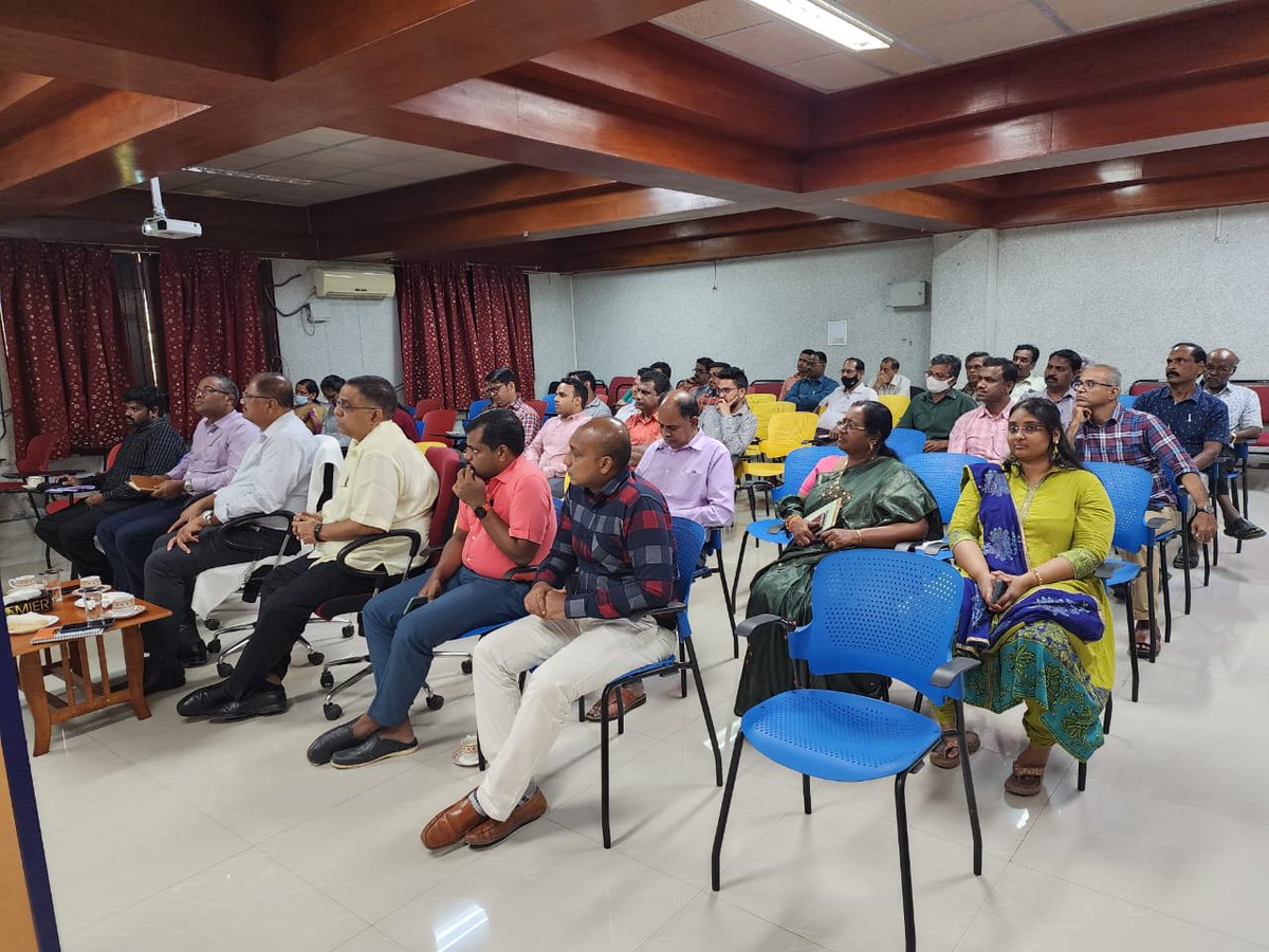 cusprevtrichy's tweet photo. As part of #AzadiKaAmritMahotsav celebration, Trichy Customs conducted seminar on principles of Constitution, presented by Dr.V.S.Elizabeth, vice chancellor Tamilnadu National law university. Shri.D.Anil, Commissioner of Customs inaugurated the event.  @cbic_india  @AmritMahotsav https://t.co/Mqenh2EqFq