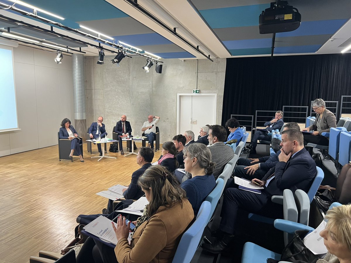 IntercoDeFrance's tweet photo. 🤝 Réunion du conseil d’administration d’Intercommunalités de France à Paris

✅ Au menu des échanges : retour sur la convention de Bordeaux, présentation du nouveau site Internet, et des échanges nourris sur le projet de loi Énergies renouvelables https://t.co/ifjSpPqCJx