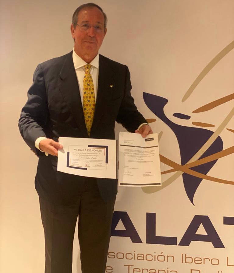 Nuestro compañero Felipe Calvo, Medalla de Honor de la Asociación Ibero Latinoamericana de Terapia Radiante Oncologica y  McVie-Veronesi 2022 Ward de ECANCER . ¡¡Enhorabuena!! <a href="/protonterapia/">protonterapia</a>