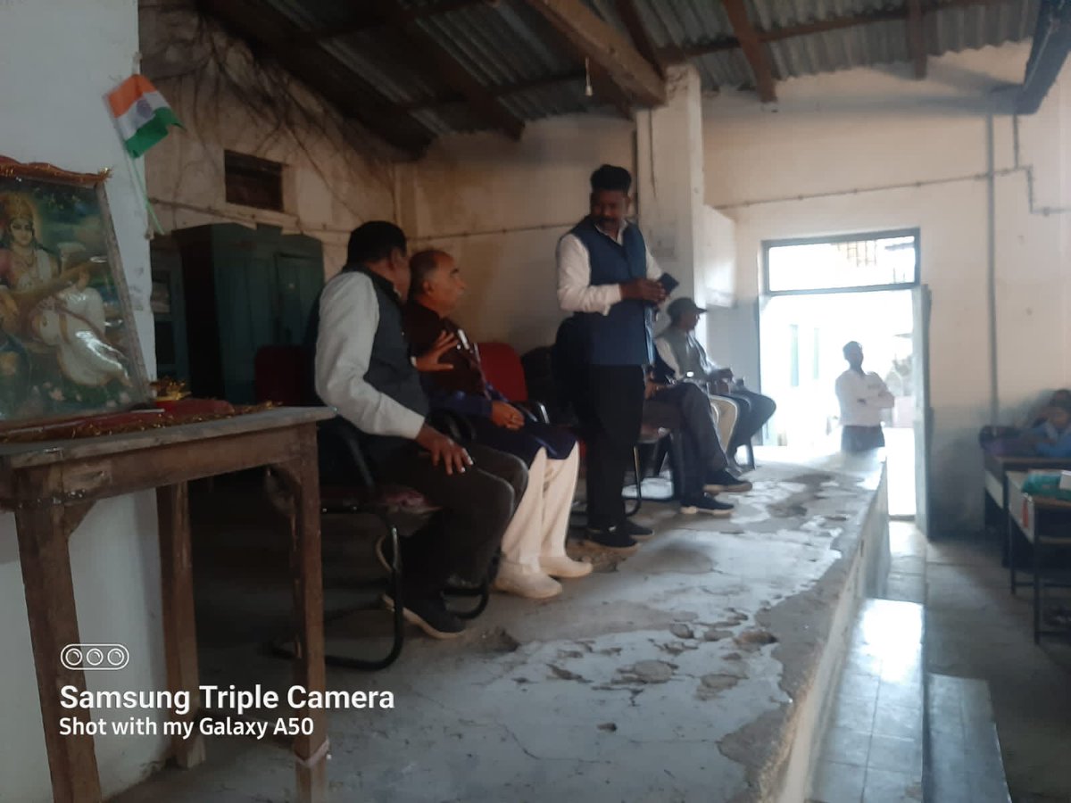 MlaShivnarayan's tweet photo. नौरोज़ाबाद.//   *मेरे विधानसभा क्षेत्र अंतर्गत सज्जन हायर सेकेंडरी स्कूल उमरिया,कन्या हायर सेकेंडरी स्कूल उमरिया, मे सामिल होकर 18 वर्ष से ऊपर के छात्र और छात्राओं  को मतदान के प्रति जागरूक किया बताया ग���ा की दिनांक 9 नवंबर से 10 दिसंबर तक मतदाता जागरूकता अभियान चलाया जा रहा है. https://t.co/qMKbqQIMMN