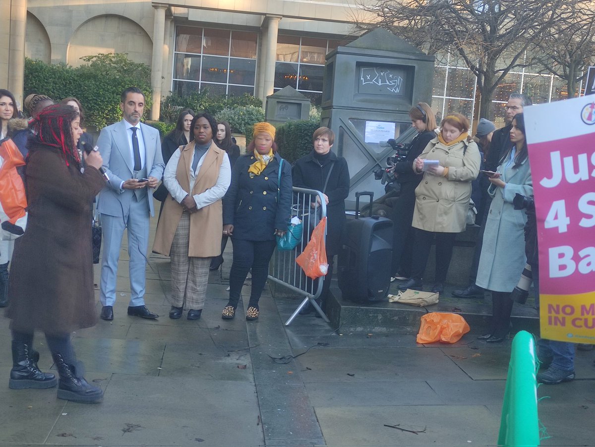 As new phase of public inquiry into #ShekuBayoh's death in police custody starts in #Edinburgh, trade unionists and antiracists gather outside to support the family
We are not going away &amp; we will continue to mobilise until there is justice
#BlackLivesMatter #UnionsAgainstRacism