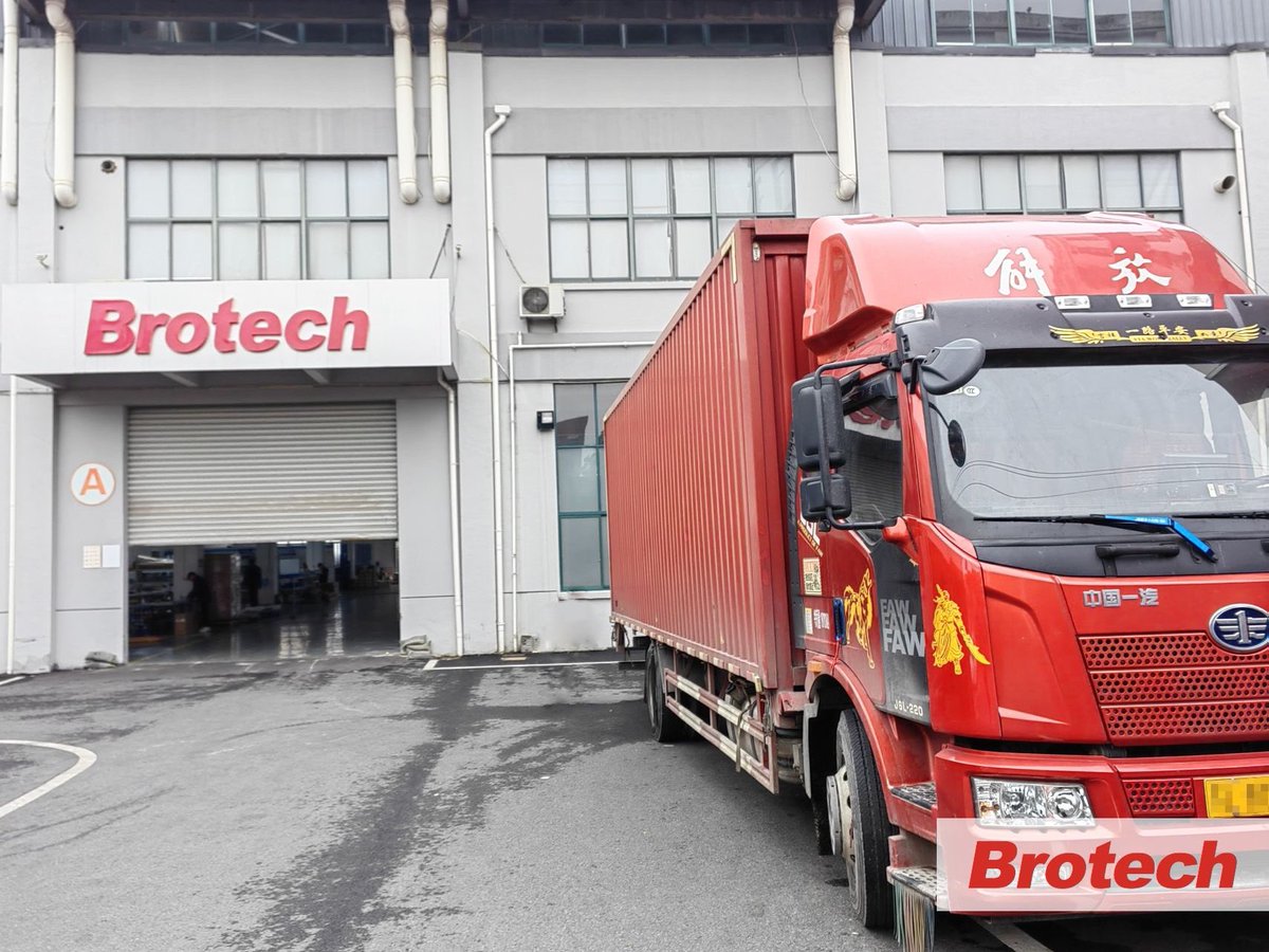 New week,new deliver！🚚🚚🚚

Another customized SDF 330 digital label conerting &amp; finishing system is under loading to the Cape Town, South Africa,it will be used to produce booklet labels,lamination with registration.