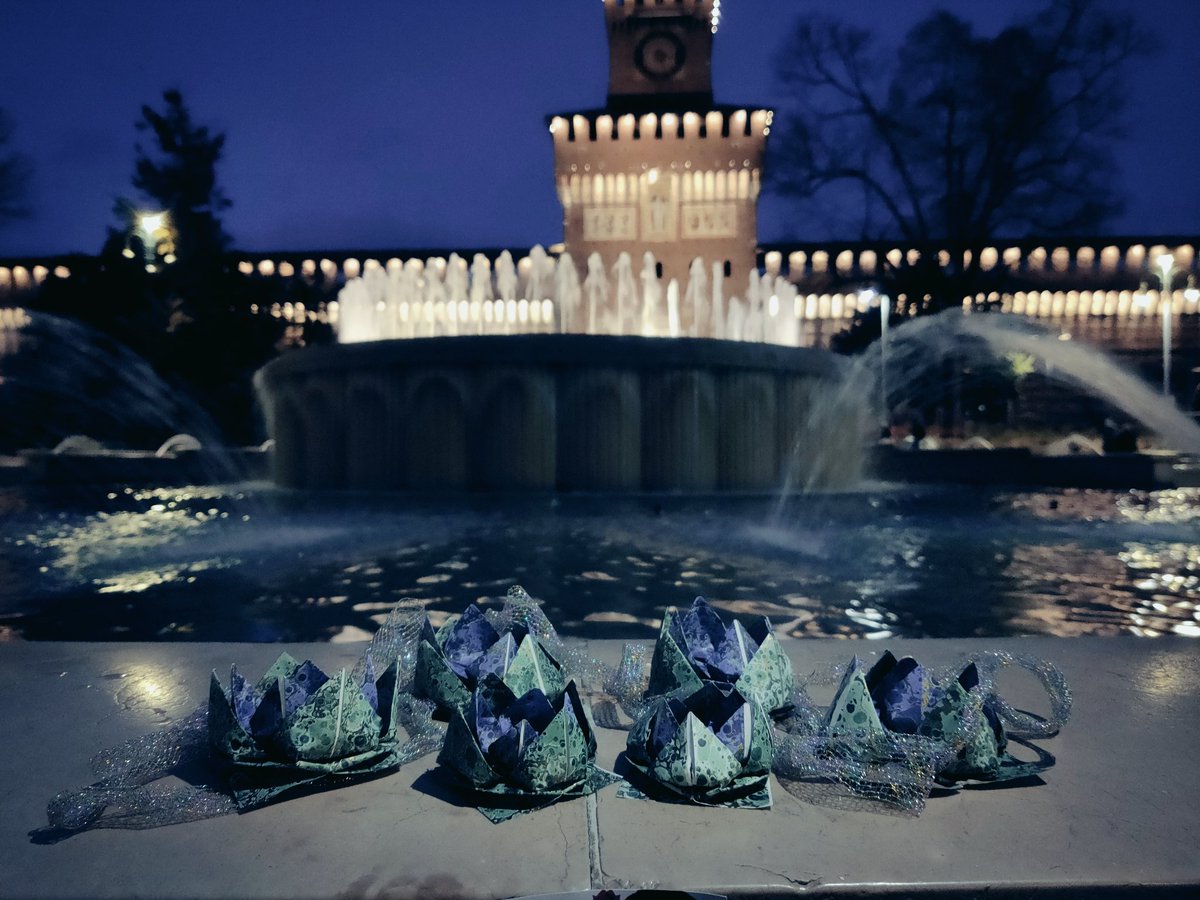 MolkoBowieWorld's tweet photo. My pics for the #Molko5oh project 🖤 from Milan 🥰 I had so much fun in doing theese origami lotus, and I hope that Brian will like our present! If u want to join the project just search for info on @molko5oh, it's very easy! https://t.co/XEgGBNptzd