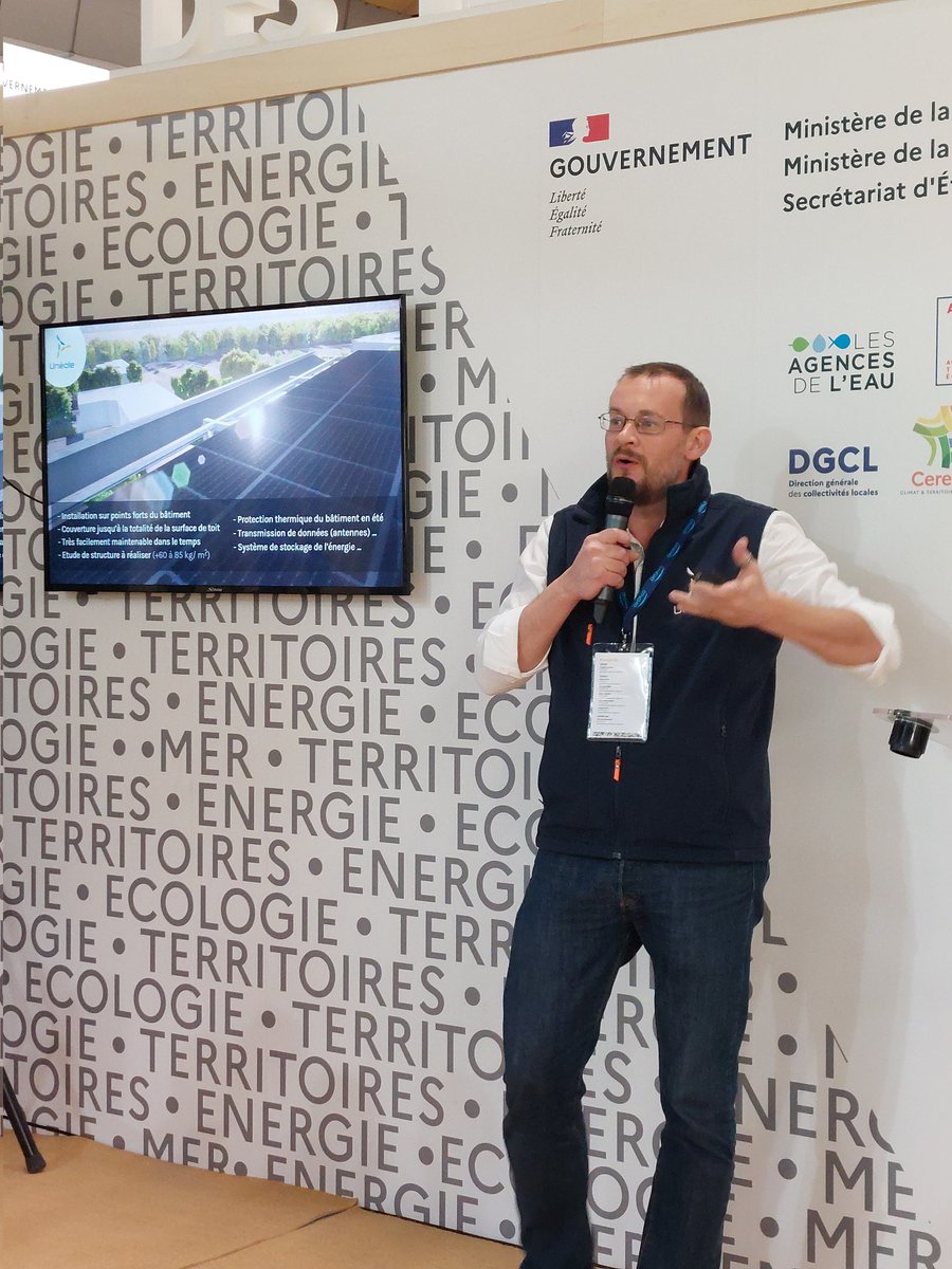 🌱 Au <a href="/salondesmaires/">Salon des Maires et des Collectivités</a>, <a href="/Uneole/">ROOFUP</a>, la solution de mix énergétique éoliennes/panneaux photovoltaïques à pitché sa solution ! 

Leur site internet 👉 uneole.fr