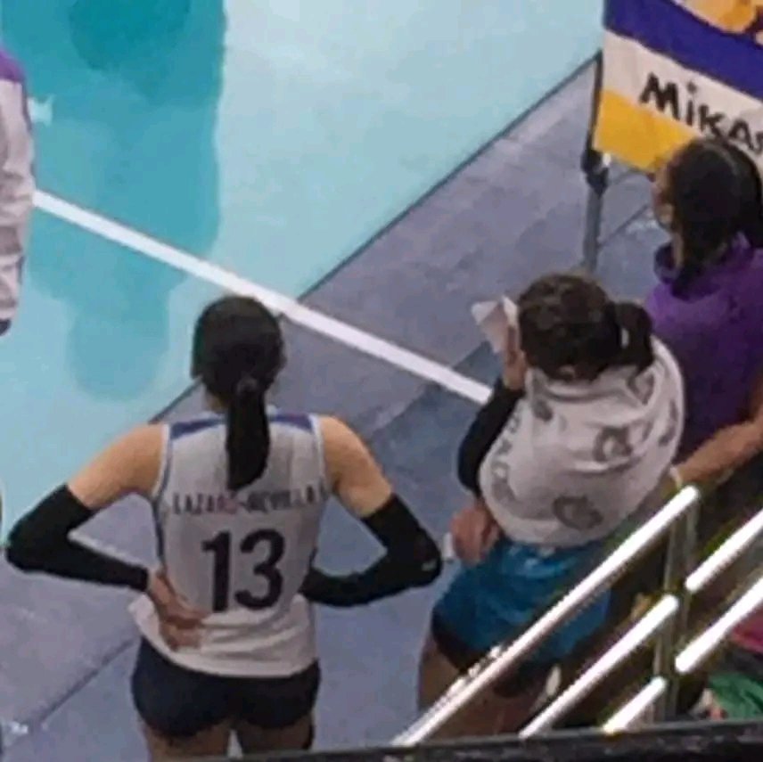 Deanvy1603's tweet photo. Des Cheng is crying while Ate Denden comforting her in the sideline. You guys did well today. See you next season please, wala munang lilipat at mag reretire. Mag cha champion pa kayo ng sabay. 🙏🥹 https://t.co/vAEmxQLMin