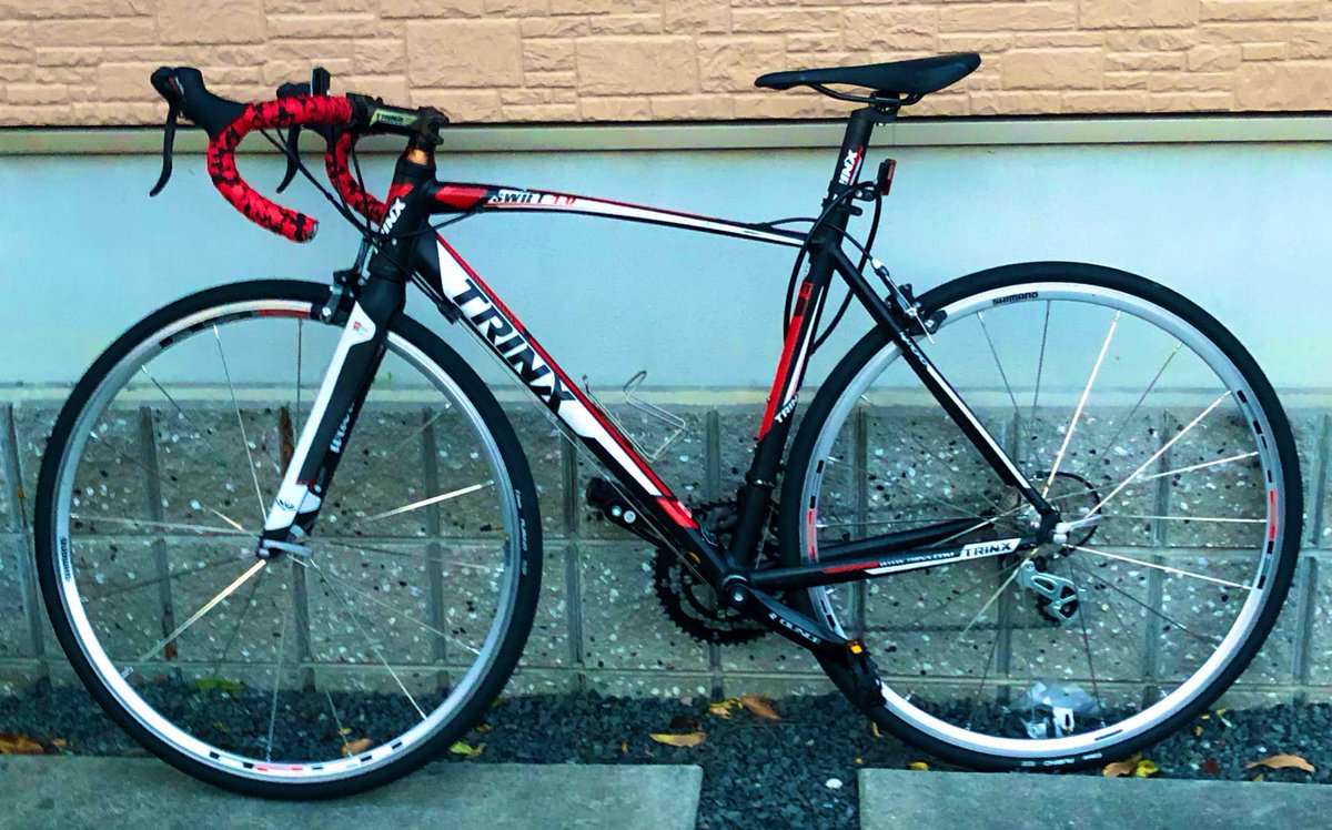11月21日に四日市駅の自転車置き場に止めてあった自転車が盗まれました
画像よりハンドルのグリップが留め具がなくなりボロボロです見かけた方連絡ください
 #四日市
 #自転車盗難