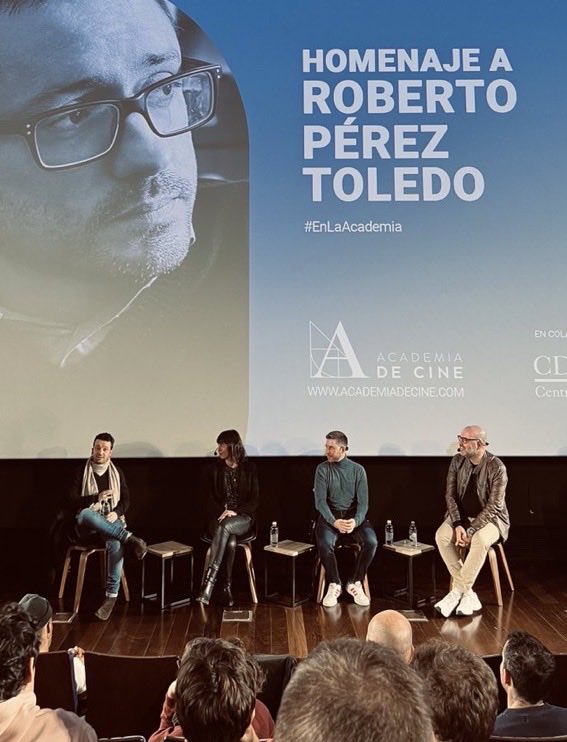 Rober, director, guionista y persona a la que siempre he admirado. Naturalidad en sus diálogos,su mirada contando historias sin juzgar a sus personajes. Ayer compartimos  todo lo que nos dejas y lo que hemos aprendido. ETERNO❤️ ⁦<a href="/Academiadecine/">Academia de Cine</a>⁩ ⁦⁦<a href="/centrodramatico/">CDN</a>⁩