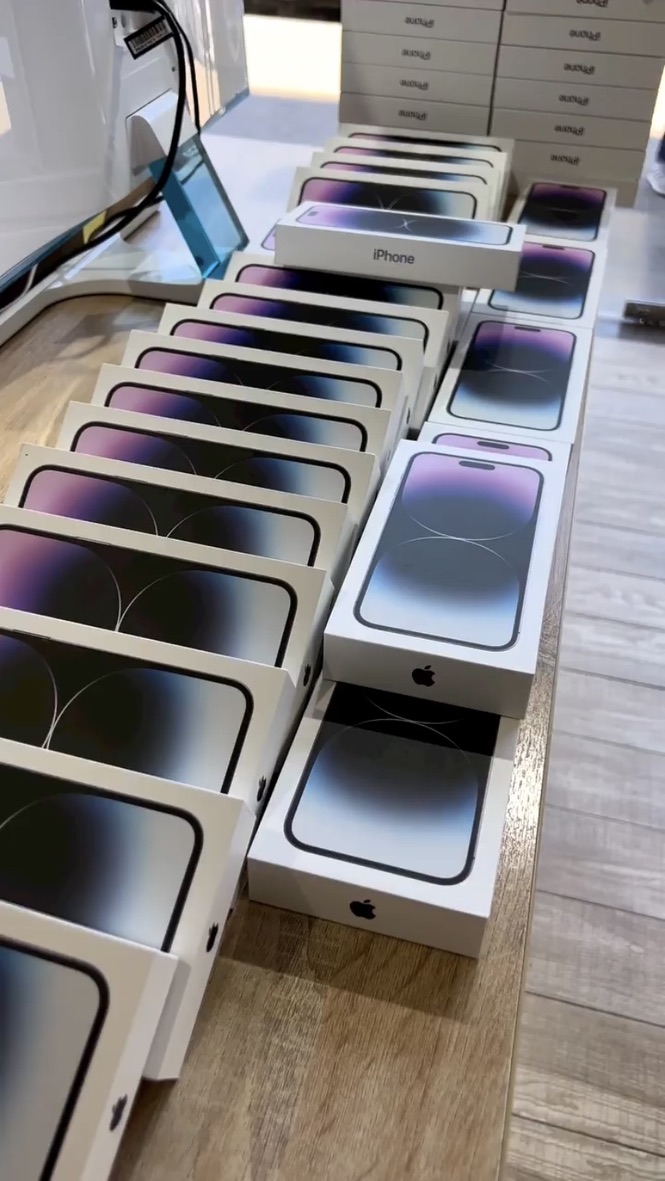 sirollc's tweet photo. 今すぐiPhone14欲しい希望者は
RTお願い致します。 https://t.co/4aKSGgvthY