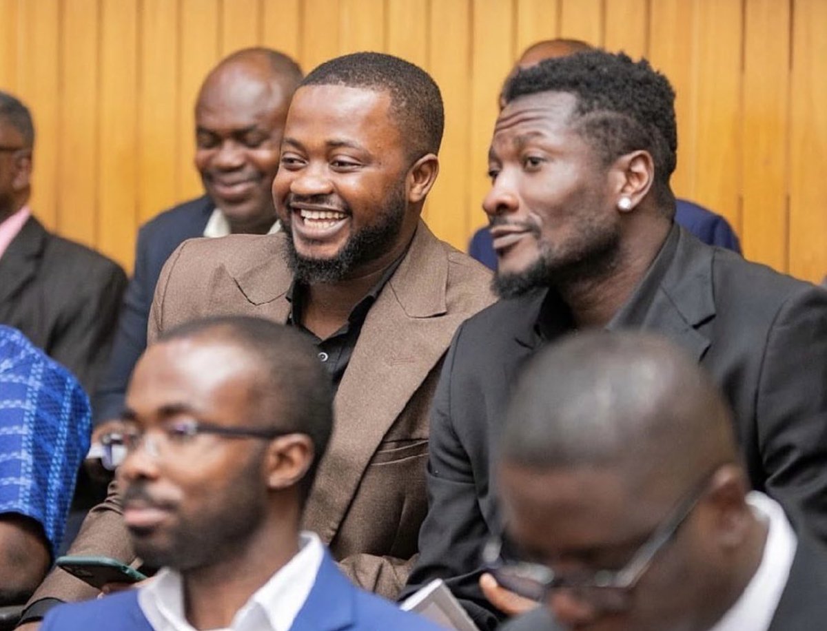 To a very good friend and a legend <a href="/asamoah_gyan3/">ASAMOAH GYAN</a> Happy birthday and God bless your new age🙏🙏🎉🤝✊💯