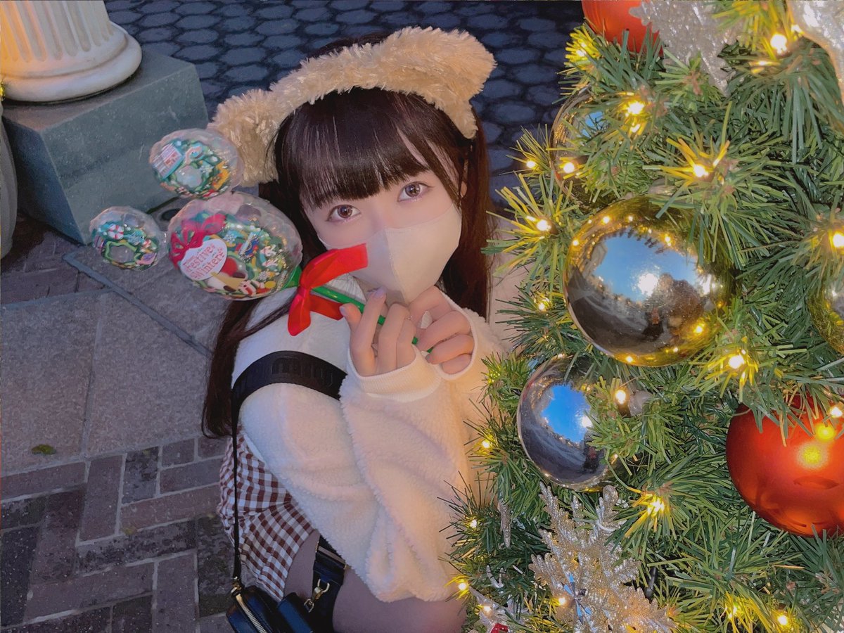 riumemon's tweet photo. クリスマスディズニー行ってきた！お友達が綺麗に撮ってくれたよ〜💗👭💗 https://t.co/wt3fkjDiwr