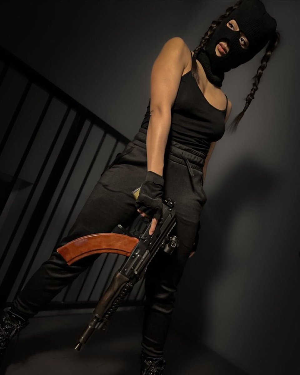 BlackWolfTexas's tweet photo. It will be a good time, no more questions.
•
•
•
🔥📸 by • @thicblicky
•
-
#blackwolftactical #gunsandgirls #girlswhoshoot #goon #goonmask #allblack #classy #bakedup #fowdy #akallday #akfanatic #kalashnikov #kalash #girlswithaks #maskedqueen #toned #fitgirls #edc #pistol https://t.co/s5pYS3WwMk