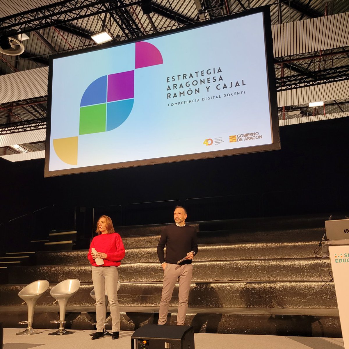 dgafprofesorado's tweet photo. El @GobAragon presenta su Estrategia Aragonesa Ramón y Cajal para la #CDD en @SIMOEDU_. Intervienen @gustarcef, Jefe de Servicio de Innovación y Formación del Profesorado, y @Pilar_Loru, Jefa de Unidad de Innovación.
@tonimartinez24 @Cddaragon #TransDigAra #cddaragon #CompDigEdu https://t.co/PgvCcvmp79