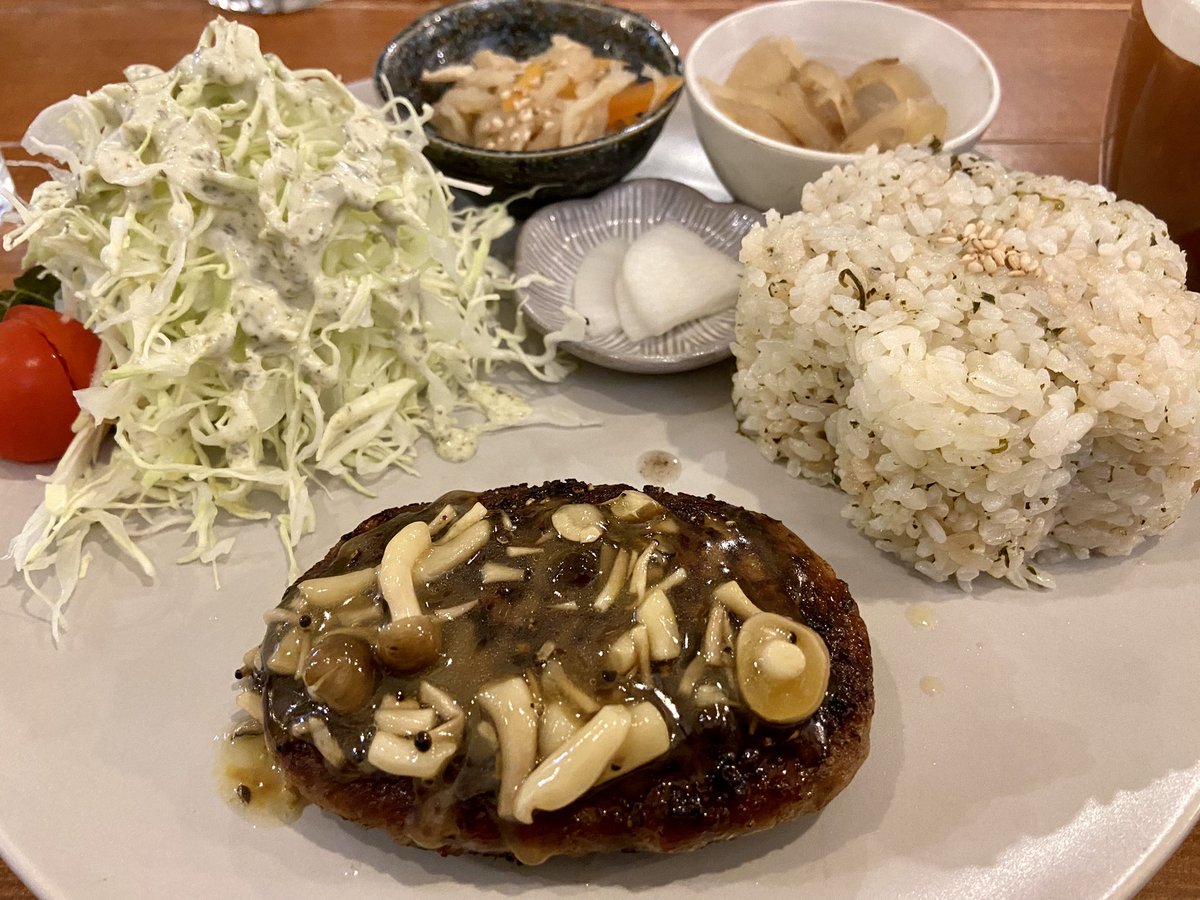 SHI_Ra1103's tweet photo. インスタで見て気になっていたお店🌿
やっと行けたー✨
季節のお茶は金木犀をチョイス
あと味にフワリと金木犀の香りと甘味が広がる優しいお味☕️
次はラテ系も狙いたい😋
#週替わりランチプレート #ほうじ茶葛餅 #茶cafe #leafgarden https://t.co/73jTnbgkCC