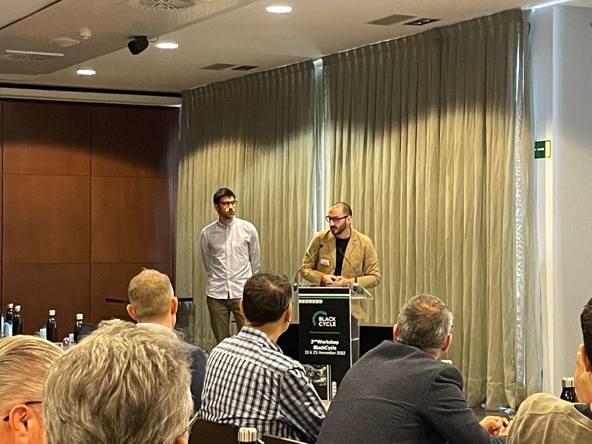 ICB_CSIC's tweet photo. El investigador @ICB_CSIC @AragonCsic Juan Daniel Martínez explica su trabajo sobre la destilación de la pirólisis para obtener materia prima usable en la producción de negro de carbono sostenible durante el workshop del proyecto #blackcycle https://t.co/0NzE0VN06i