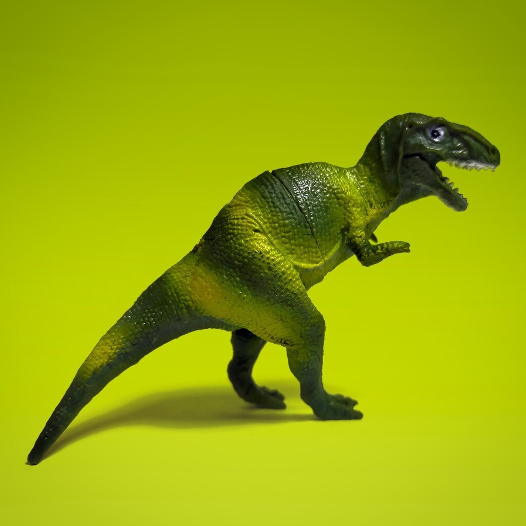 Tread78's tweet photo. This T-rex looks like it's just been caught doing something it shouldn't. #dinosaur #toy #closeup #phonephotography #retouching #closeupshot #closeupphoto #dino #colour https://t.co/EtKG48jcg6 https://t.co/94MmFU0jP3