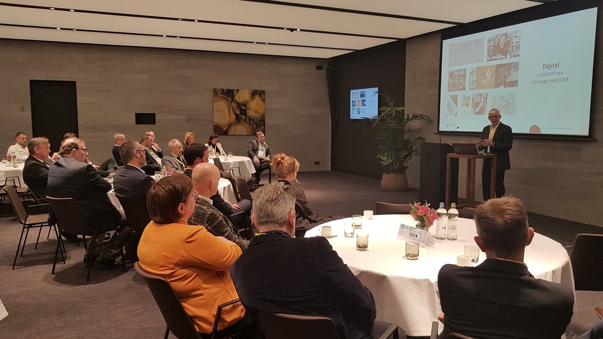 Digitale transformatie bij de overheid. #colruyt Jef deelt zijn ervaringen met leidend ambtenaren van de #vlaamseoverheid <a href="/JanSmedts/">Jan Smedts</a> <a href="/JanJambon/">Jan Jambon</a> <a href="/digi_vlaanderen/">Digitaal Vlaanderen</a>