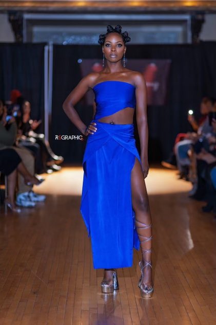 swtnrse05's tweet image. Meet Captain Shawniece, Veteran of the @stlbombshells team. Dancer,FT mail carrier for the USPS, and full runway/commercial print model whom have modeled in NY Fashion week, L.A fashion week, St. Louis Fashion week, Atlanta etc THIS year! @stlouisambush