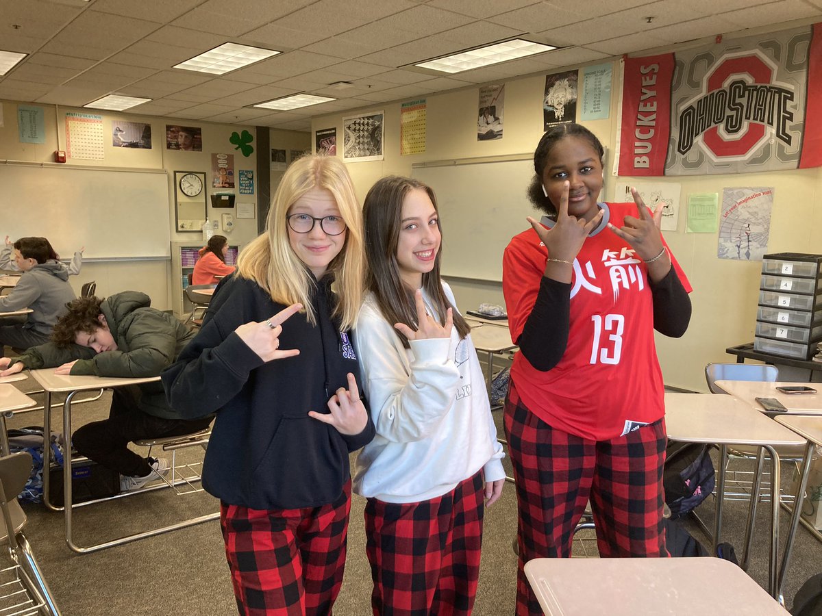 CoffmanRAP's tweet photo. First period Hicks and Billings Potluck before Thanksgiving break! #RAP #potluck #rocksadvisoryprogram https://t.co/vDeQAug6zv