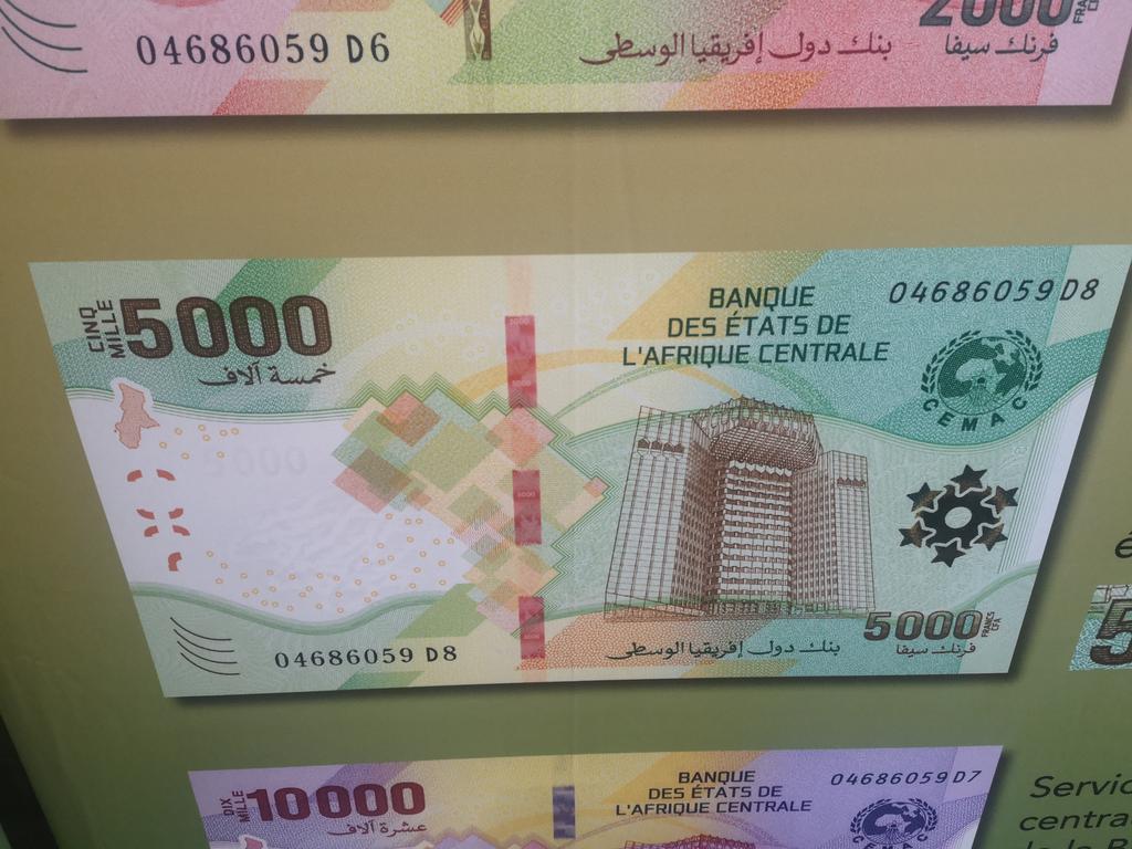jotchakounte's tweet photo. Les nouveaux billets de banque dévoilés par la BEAC ce jour à N'Djamena.  
Ils entreront en circulation dès le 15 décembre prochain. 
#franc CFA
#Cemac https://t.co/WQociZT9NG