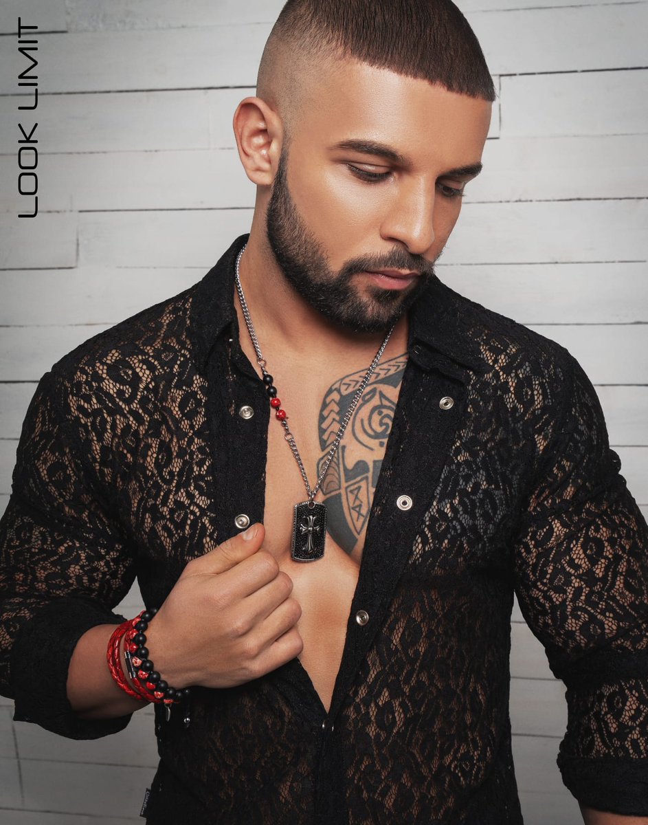 LookLimit's tweet photo. BLACK & RED
Negro y rojo: combinación ganadora….
Atrevimiento, sofisticación, elegancia y pasión, es lo que nos trasmite esta combinación de colores.
#Red #Black #JoyasHombre #Moda #Fashion #LookLimit #ByNikaStone #MenJewelry #Camisas #CelestinoMuñoz #Barcelona https://t.co/Y85Mf0NM4s