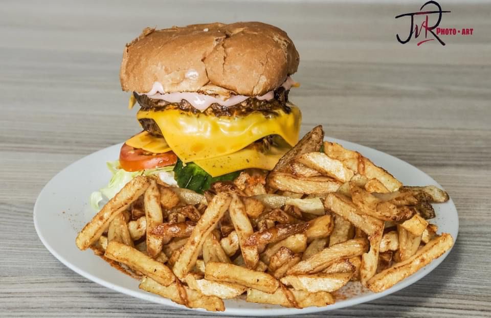 chuluzz's tweet image. Need a plug for a delicious and comfort food in PE ? Lavidos is the name. To Order and see their menu WhatsApp them on 065 904-2384 🔥🔥🤌🏽