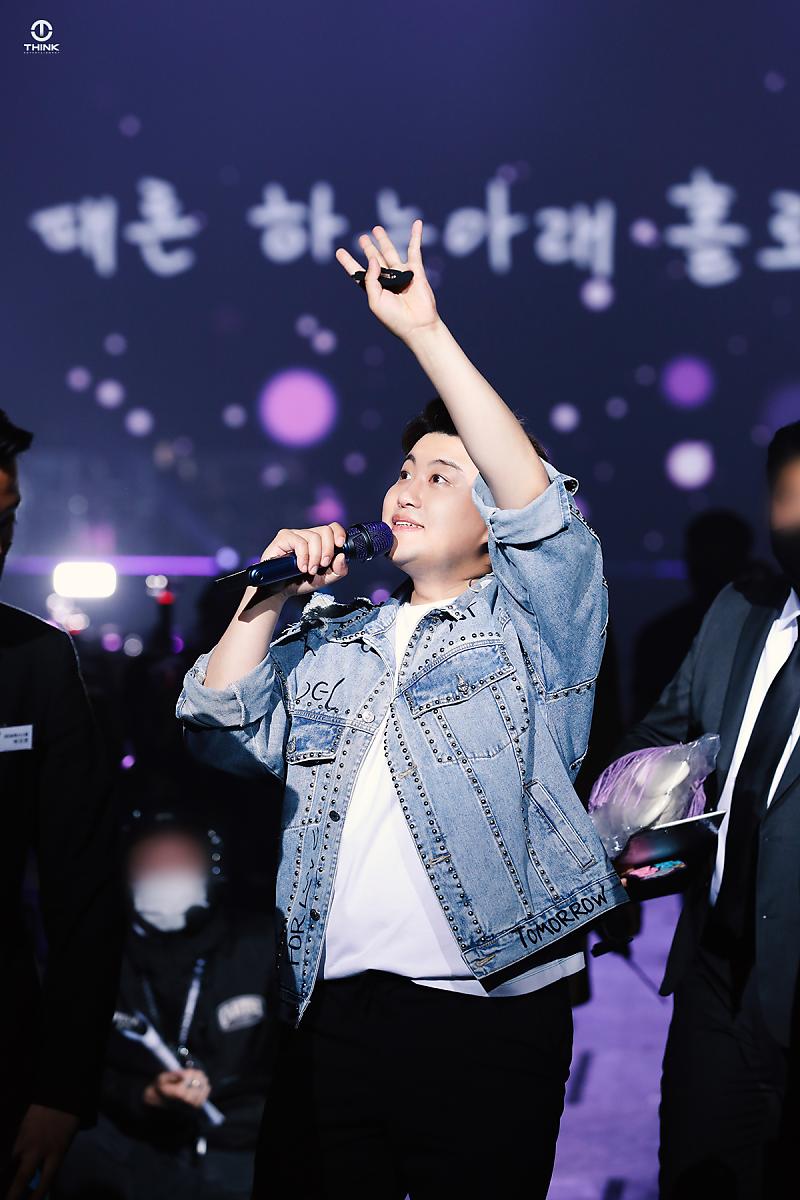 김호중 오늘밤 8시 인터파크에서 부산콘서트 티켓팅 오픈 매진으로 가자

#김호중콘서트투어_ARISTRA_부산
#ARISTRA #인터파크티켓 
#무대장인 #ARISS #김호중 
#kimhojoong #tvarotti 
#나의목소리로 #그중에그대를만나
 #빛이나는사람 #인생은뷰티풀