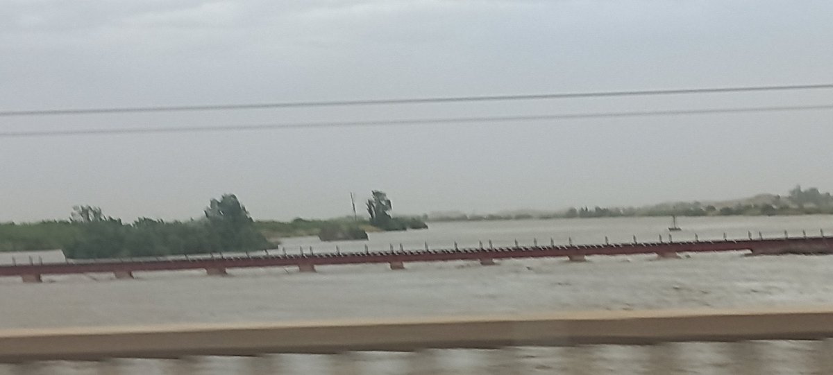riseOvoices's tweet photo. Not good quality pic but the water is just below the train bridge and waters are rising. #Orangeriver #NorthernCape https://t.co/whUec1QJz6