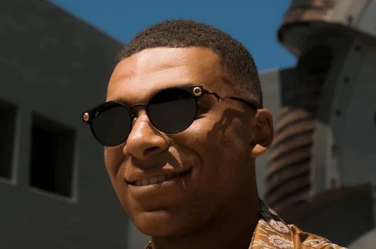 SL_FanPark's tweet photo. French World Cup winning star has collaborated with Oakley to release his first signature pair of sunglasses. 👏

Check it out! ➡️ https://t.co/Lyrk35xGkS

#FanPark https://t.co/MbsbM8tWwm