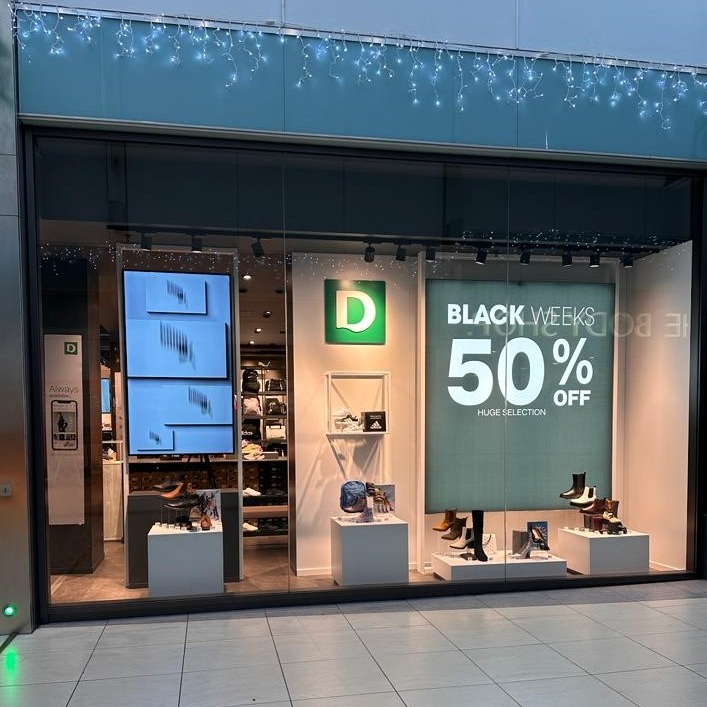 shopelmsleigh's tweet image. Deichmann will be opening their refurbished Elmsleigh store, the first new concept store of this type in the country, at 11am today. Why not pop along to discover more? 🛍️
They also have started their Black Friday Sale!! 🖤

#ShopElmsleigh #shoplocal #staines #deichmann #shoes