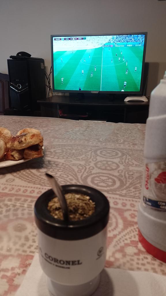Haennie_Sol's tweet photo. @PassThor Cómo debe ser,en casita con mates y facturas https://t.co/mo4RwCFdbU